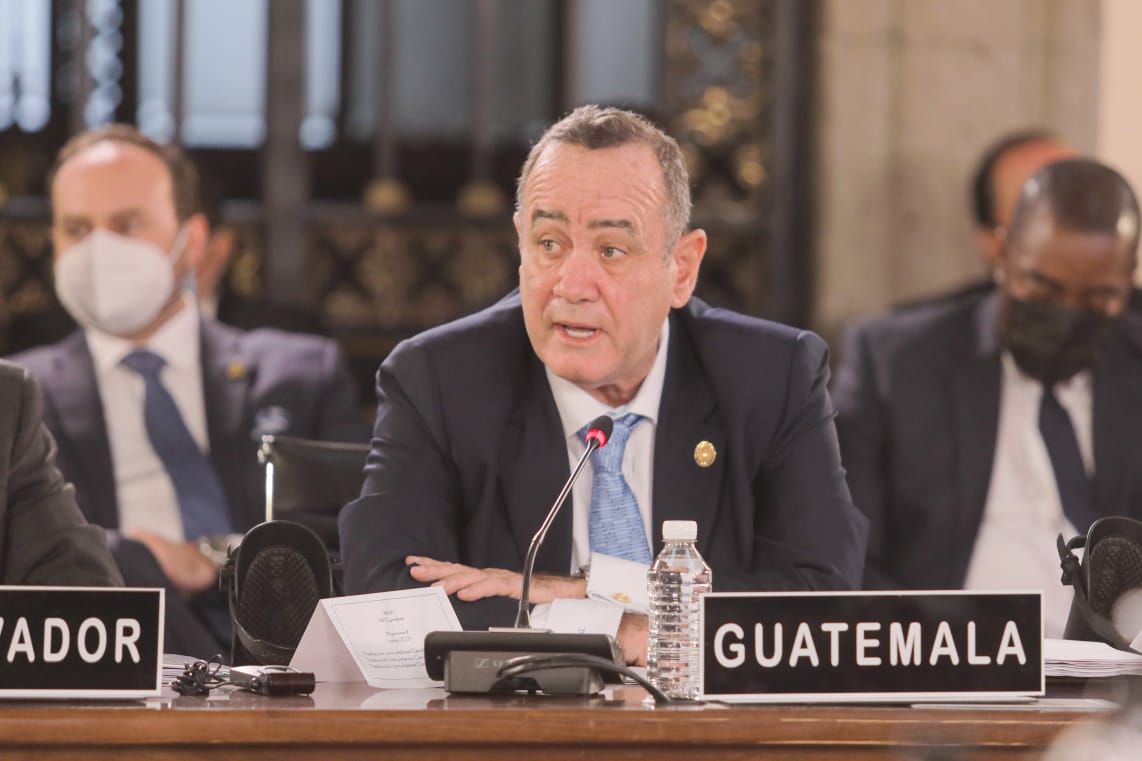 El presidente Alejandro Giammattei ve lejos la posibilidad que Guatemala llegue a la nueva normalidad en el combate contra la pandemia. (Foto Prensa Libre: Presidencia). 