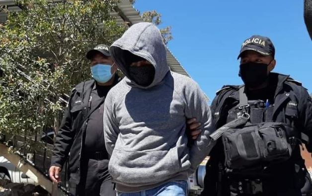 Walter Daniel Sical es conducido a tribunales por acoso sexual. (Foto: Prensa Libre)