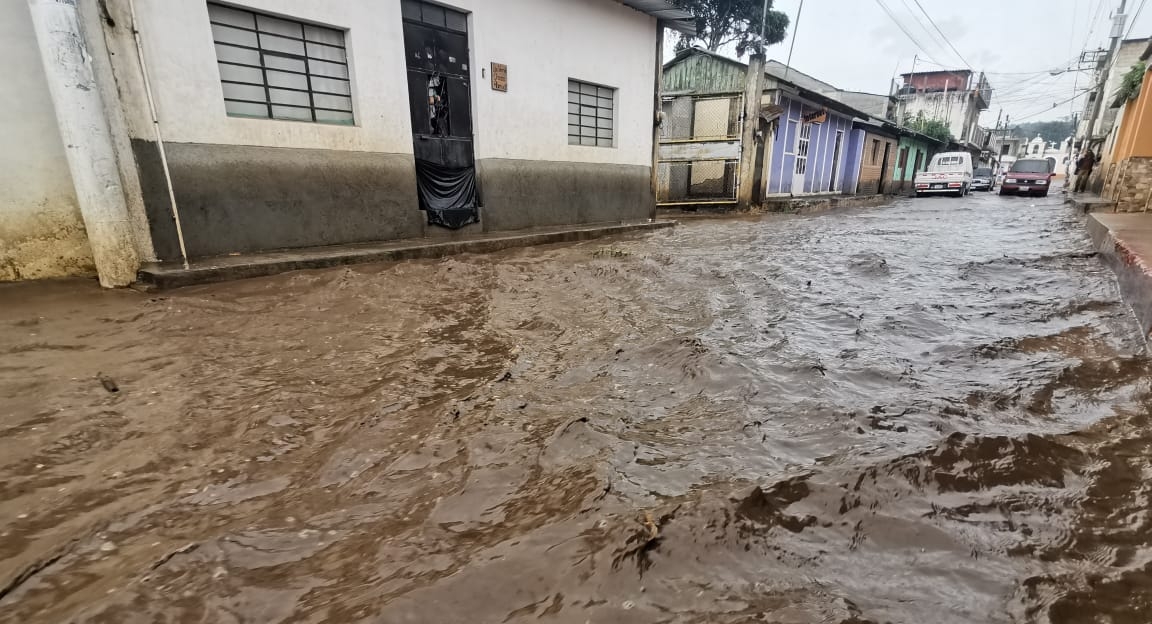 Las lluvias de los últimos días dejan inundaciones en varios departamentos del país. (Foto Prensa Libre:  César Pérez Marroquín)