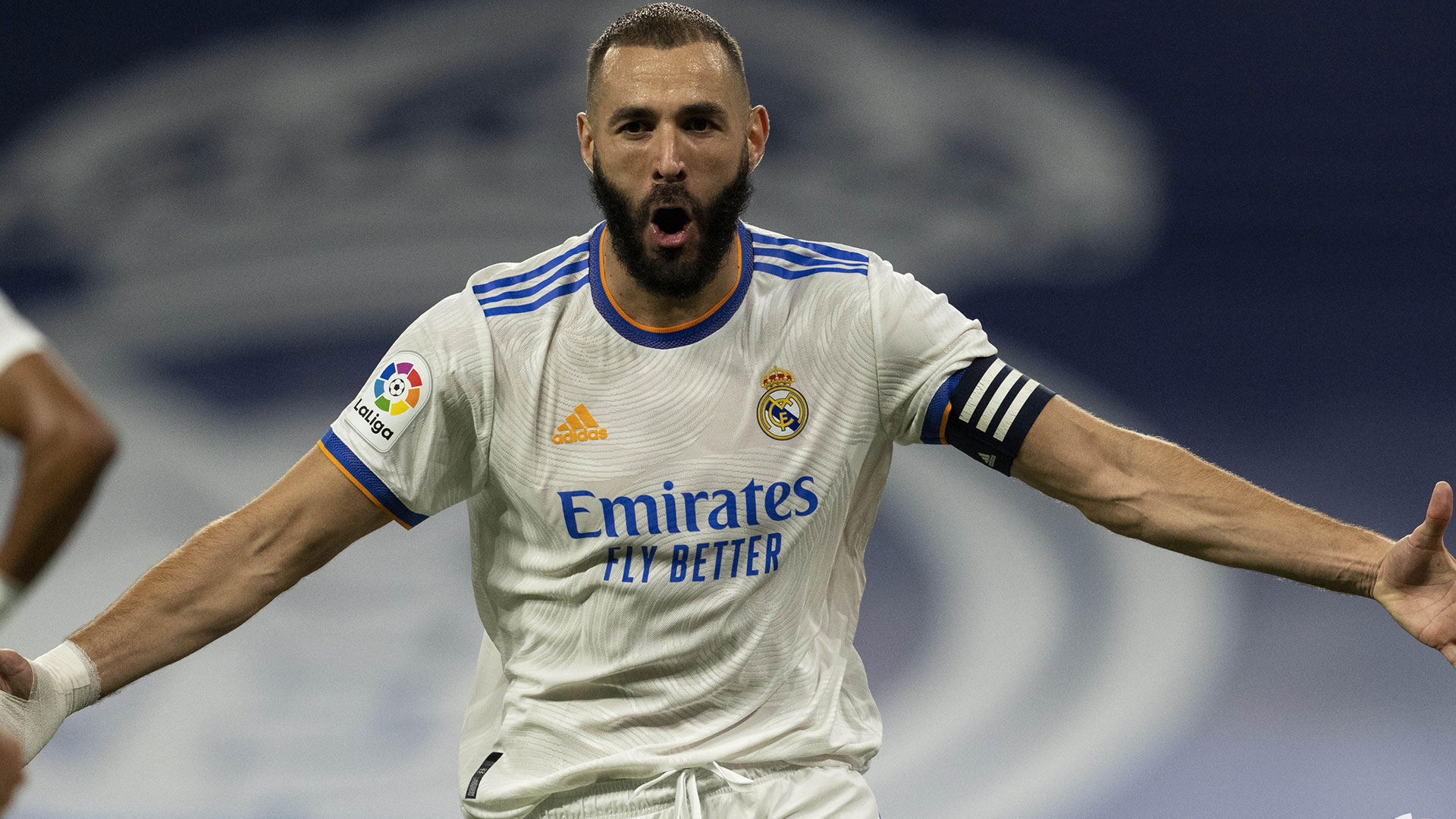 El delantero del Real Madrid celebrando uno de sus tres goles conseguidos en la cuarta fecha del campeonato español ante el Celta de Vigo. (Foto Prensa Libre: LaLiga Twitter)