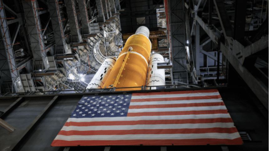 NASA prepara un cohete de 64 metros de altura. (Foto Prensa Libre: Forbes México)

