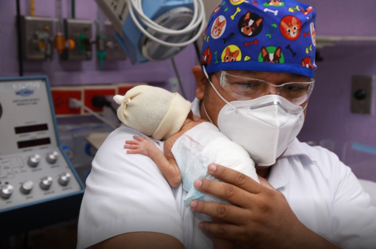 Las variantes lambda y delta de coronavirus han ocasionado más contagios entre niños, según el IGSS. (Foto Prensa Libre: IGSS)