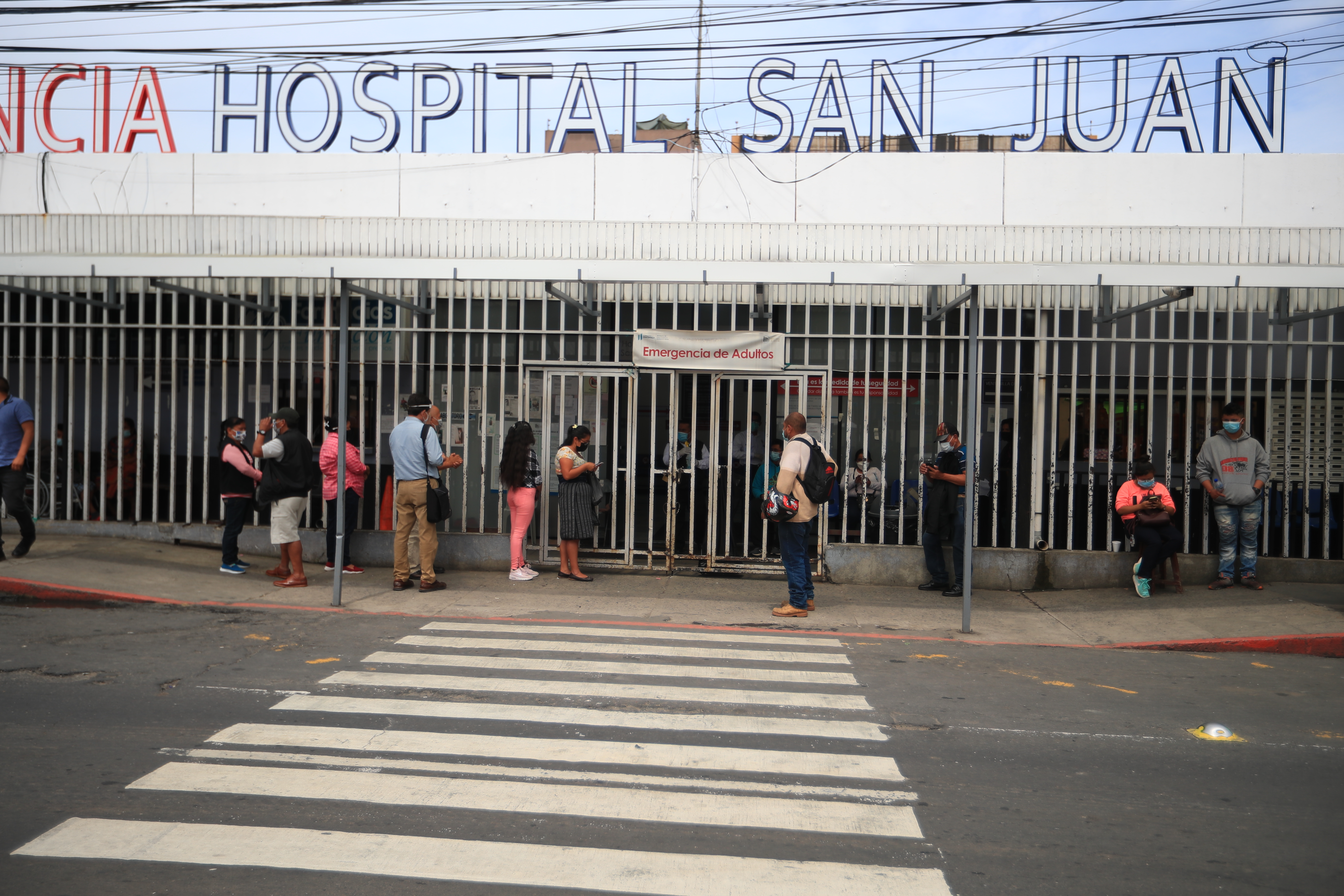 Los hospitales tendrán que esperar un mes aproximadamente para poder comprar insumos y medicamentos a través de la Ley de emergencia nacional para la atención de la pandemia Covid-19. (Foto Prensa Libre: Hemeroteca PL)
