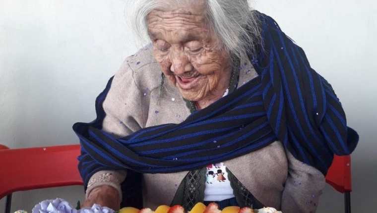 María Salud Ramírez, conocida como “Mamá Coco”, cumplió 108 años y la felicitan en redes sociales. (Foto Prensa Libre: Facebook)