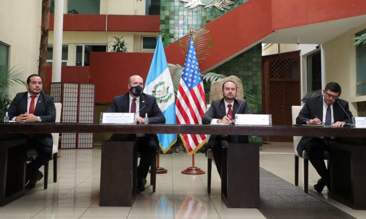 Embajador de Estados Unidos afirma que continuarán las deportaciones de guatemaltecos, habla de cifras récord de migración irregular y también del TPS