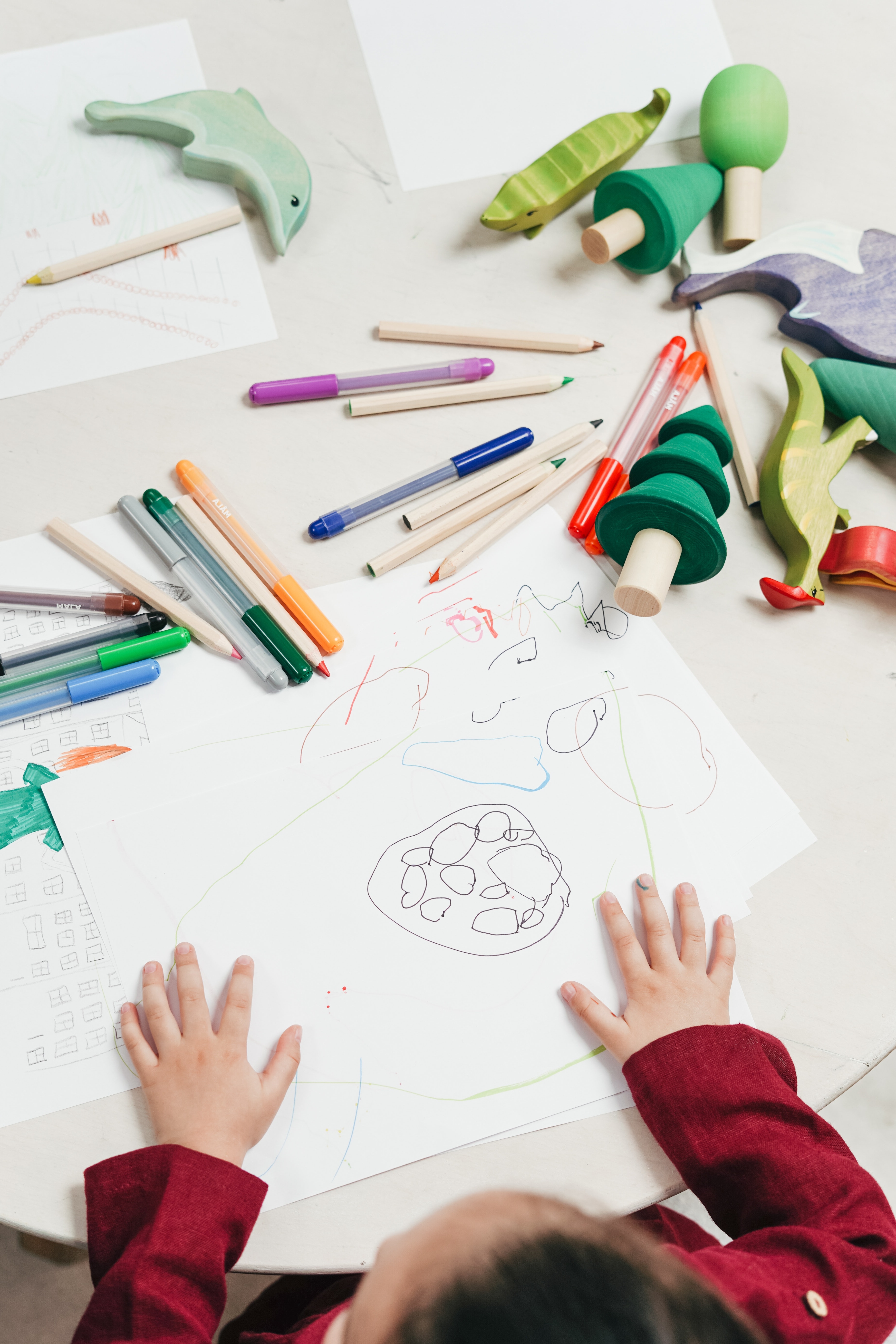 Parte del aprendizaje infantil es el socializar y compartir con otros de la misma edad. 
 (Foto Prensa Libre: Cottonbro/Pexels)