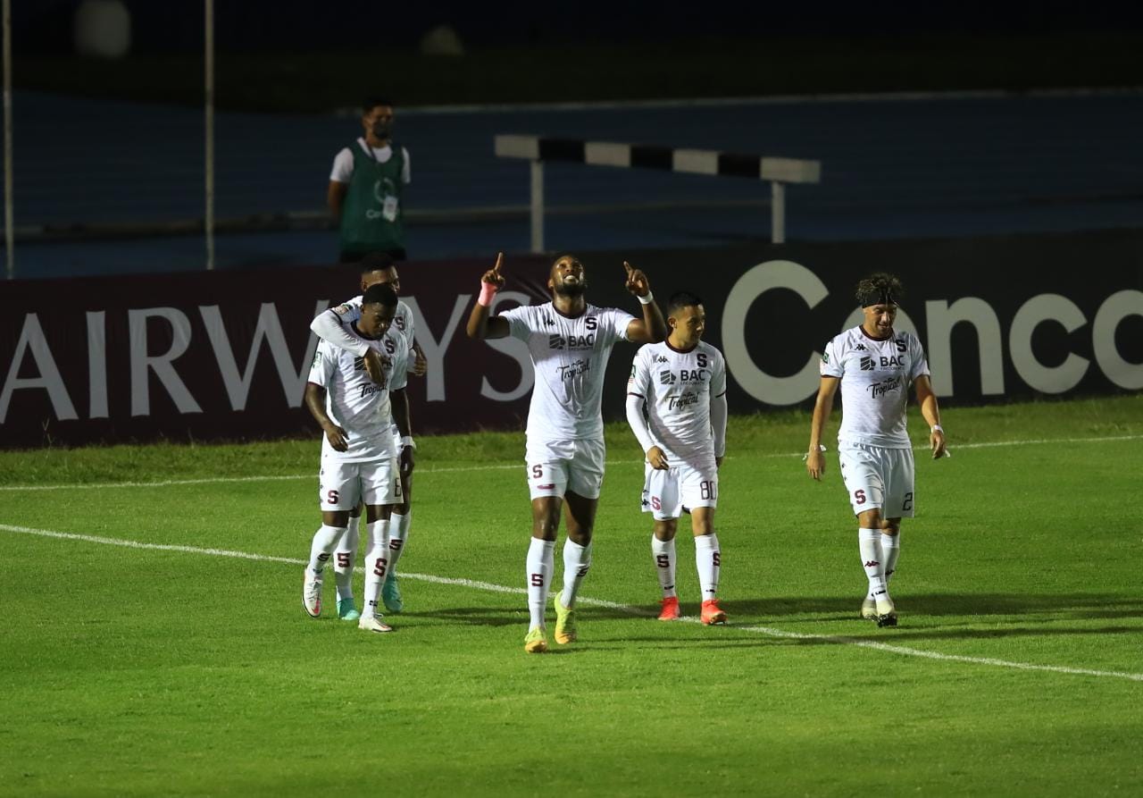 Así festejaron los jugadores de Saprissa contra Santa Lucía Cotz. (Foto Prensa Libre: Carlos Hernández)