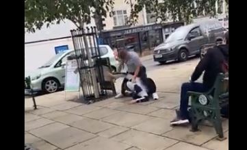 Video: hombre decide asaltar a dos jóvenes sin saber que uno de ellos era campeón de artes marciales