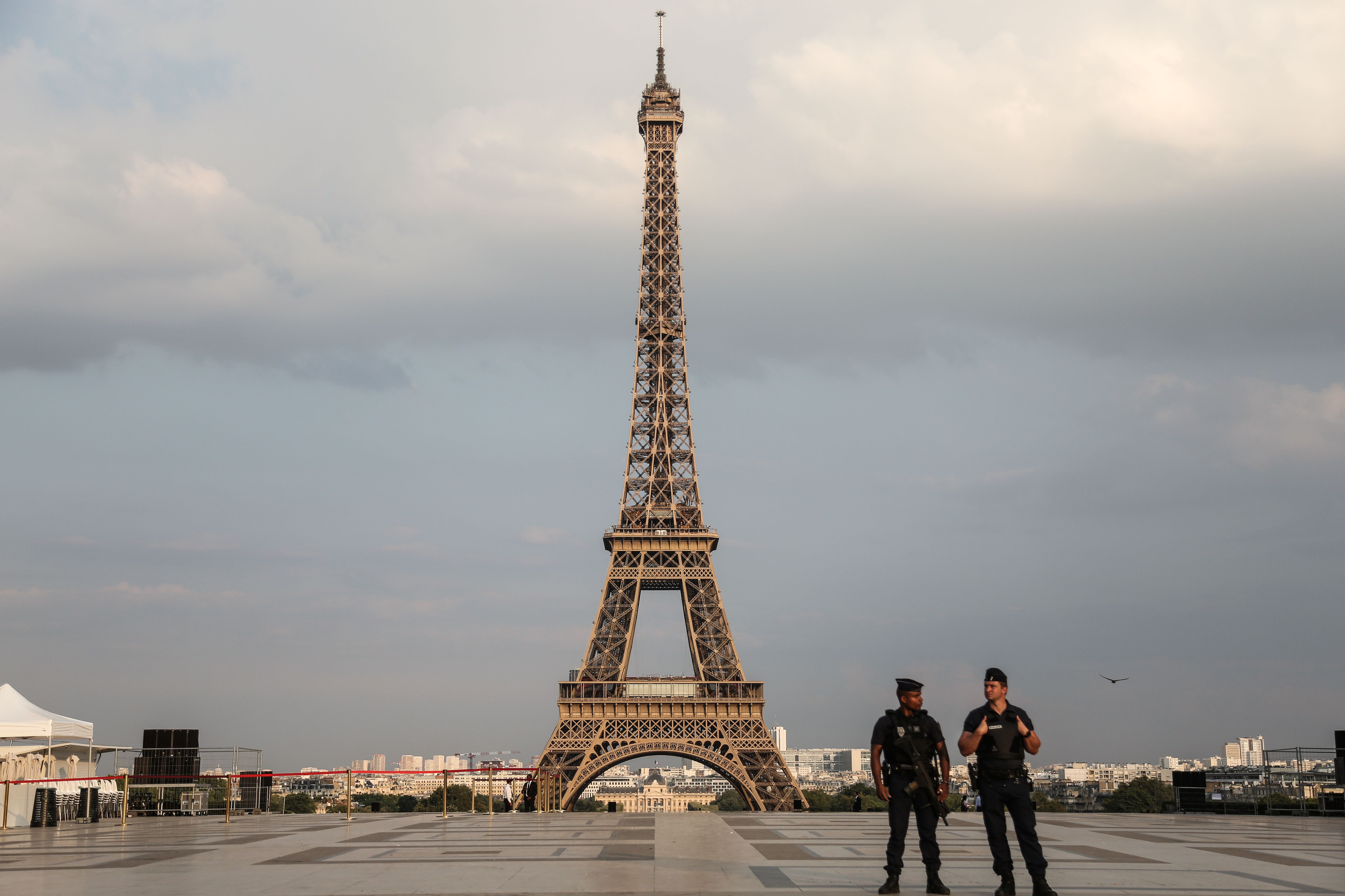 Un departamento en la Torre Eiffel es considerado como un escondite del monumento y cuenta con casi 100 metros cuadrados. (Foto Prensa Libre: AFP)