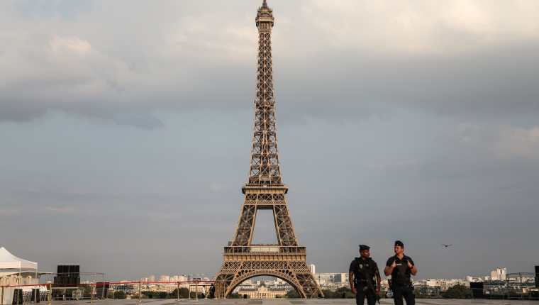 Un departamento en la Torre Eiffel es considerado como un escondite del monumento y cuenta con casi 100 metros cuadrados. (Foto Prensa Libre: AFP)