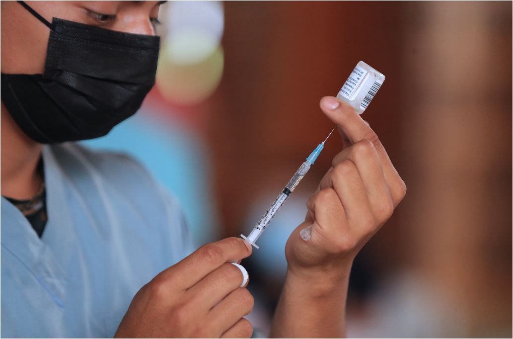Los pacientes que habían recibido la pauta completa de la vacuna de Moderna resultaron estar protegidos en un 95% contra la hospitalización por covid-19. (Foto Prensa Libre: Byron García)