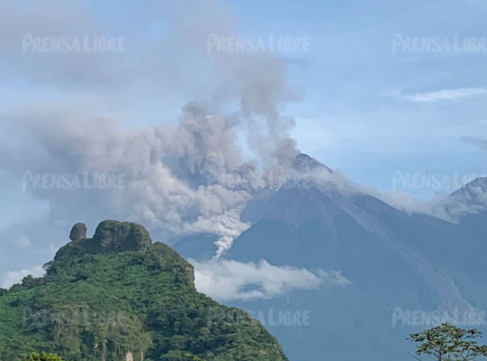 El Volcán de Fuego entró en una nueva fase de erupción este 23 de septiembre de 2021. (Foto Prensa Libre: Enrique Paredes)