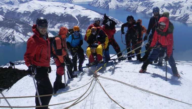 El 2 de octubre de 2011, Gabriel y sus amigos lograron llegar a la cumbre del volcán Antuco, ubicado a unos 600 kilómetros al sur de la ciudad de Santiago.