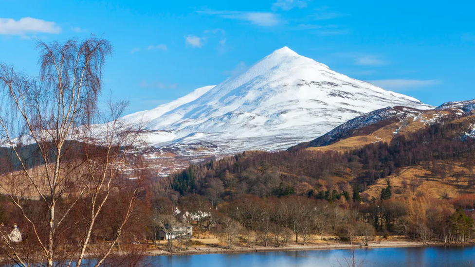 Cuánto pesa la Tierra y cómo una humilde montaña escocesa ayudó a descubrirlo