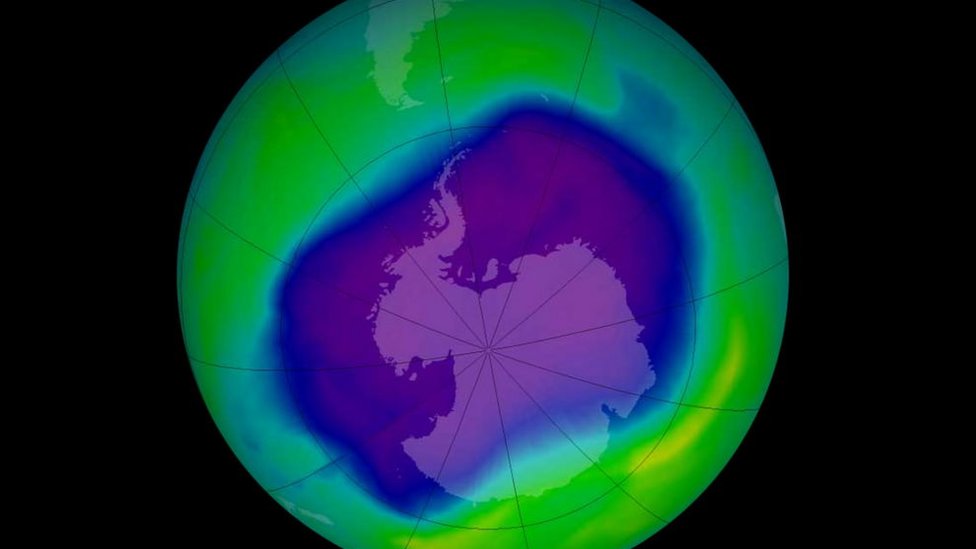 Eh 1985, los científicos encontraron un "hueco" en la capa de ozono como consecuencia de los gases CFC.

Getty Images