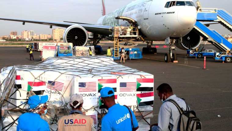 Un envío de vacunas covid del mecanismo Covax aterrizó en Sudán a principios de octubre.