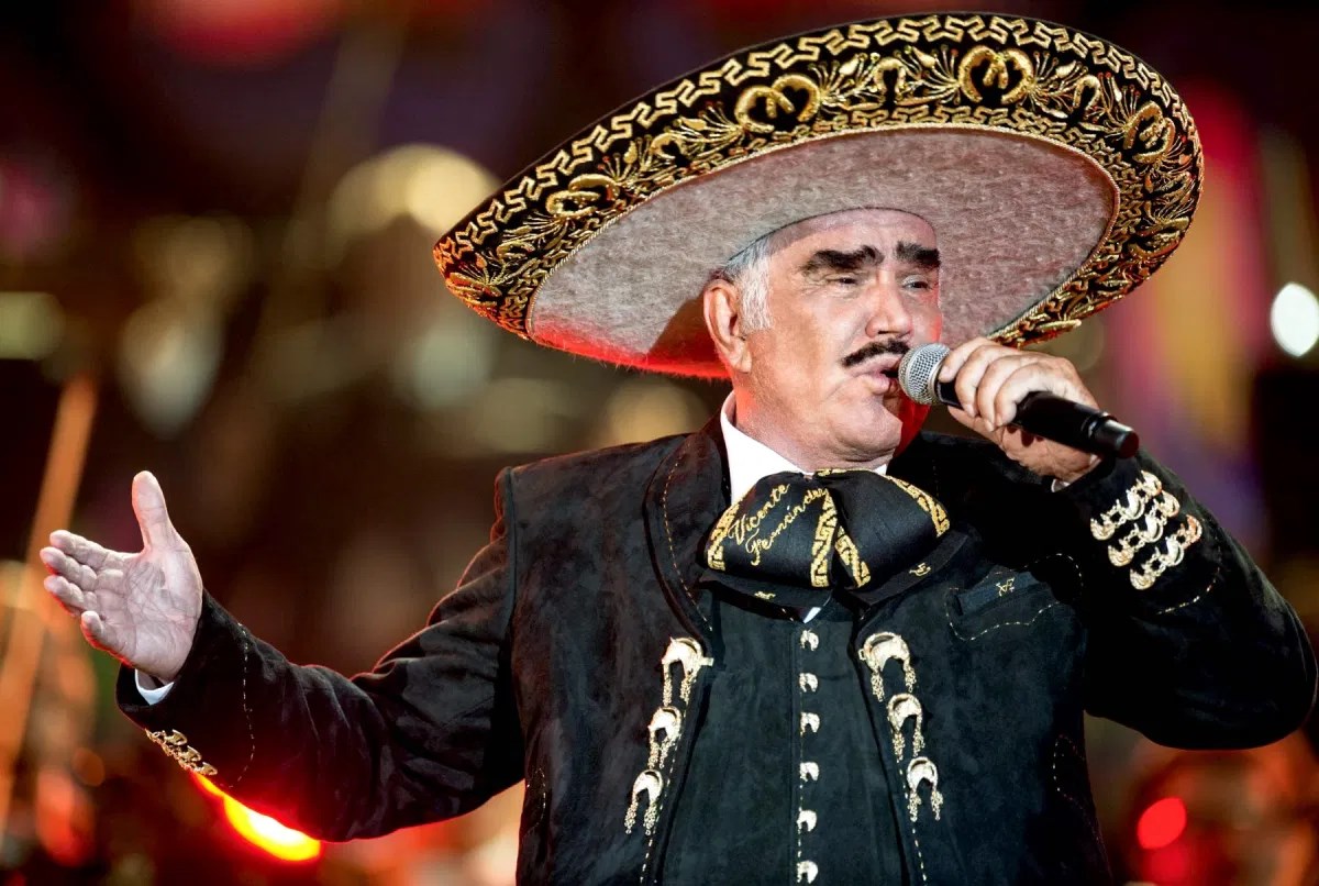 Hija no reconocida de Vicente Fernández reaparece y pide conocerlo