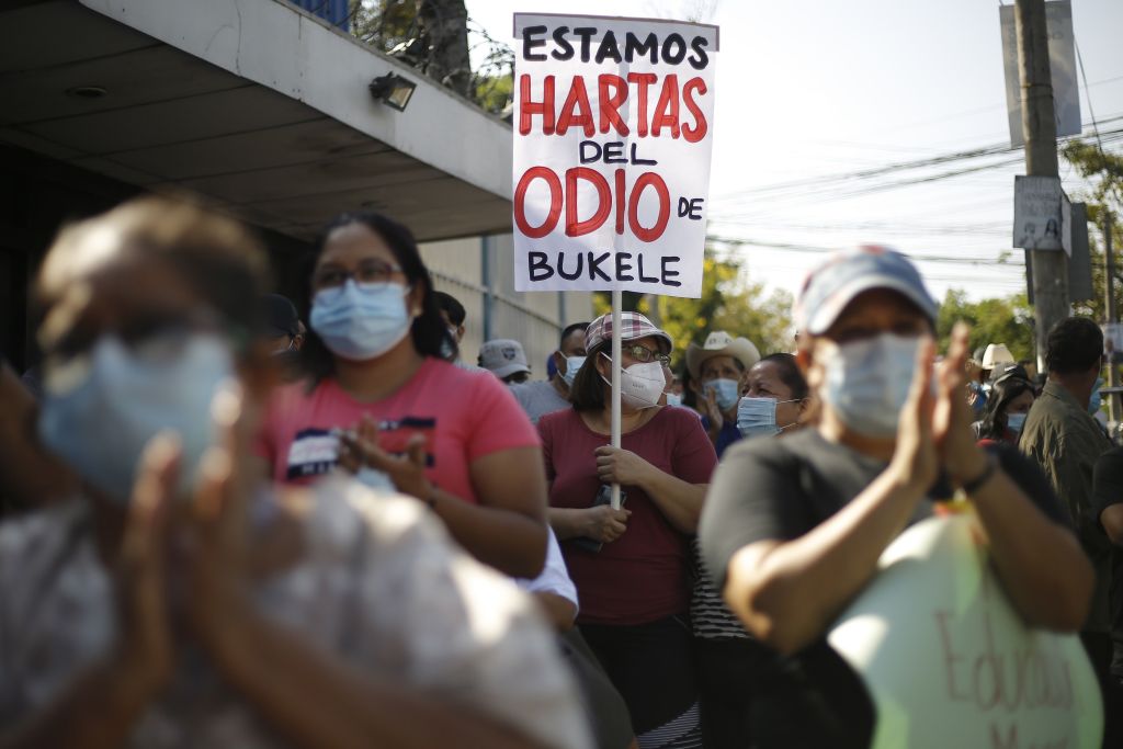 La medida del Congreso salvadoreño ocurre ante las protestas en contra de Bukele. (Foto Prensa Libre: Hemeroteca) 