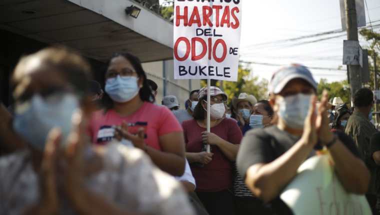 La medida del Congreso salvadoreño ocurre ante las protestas en contra de Bukele. (Foto Prensa Libre: Hemeroteca) 