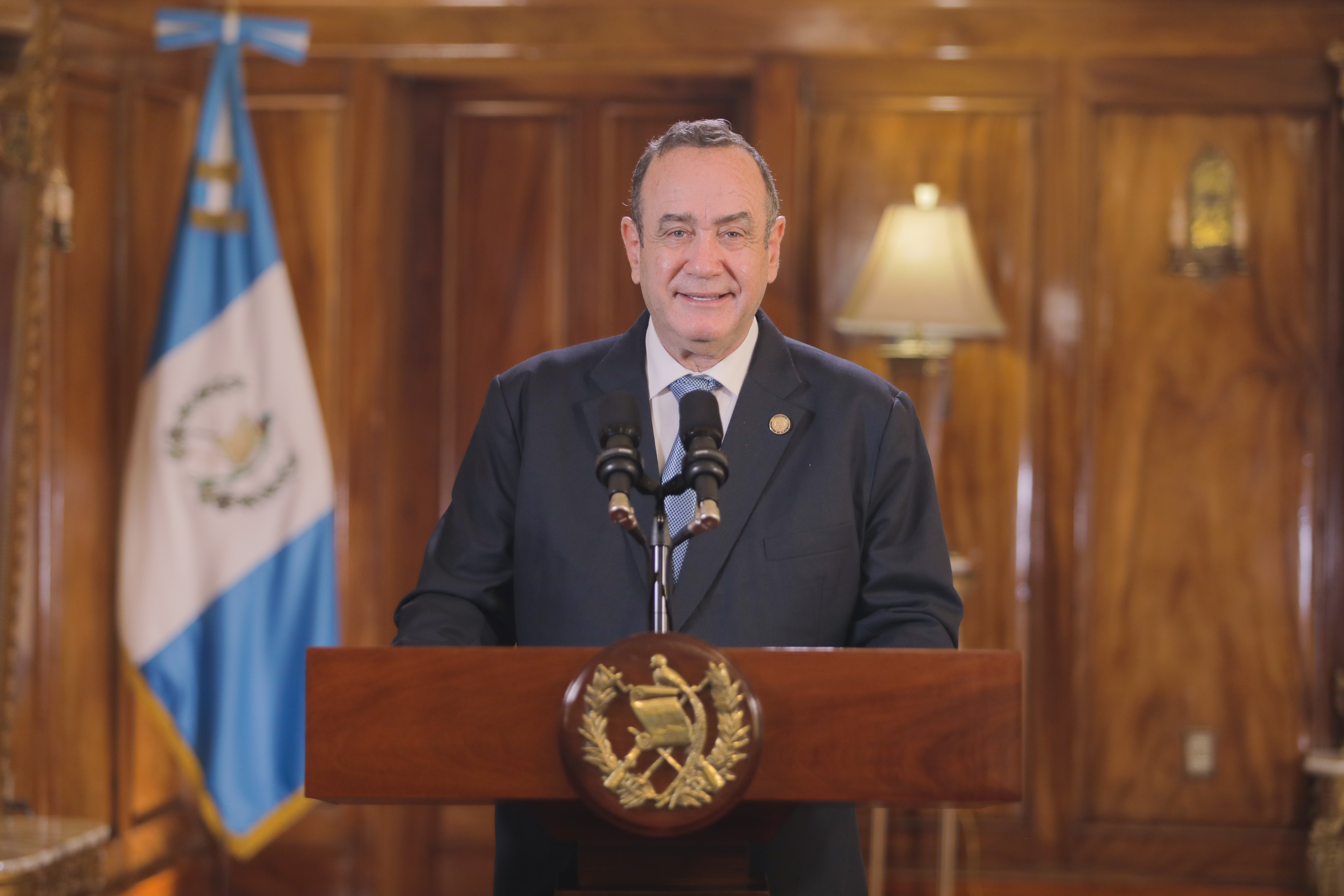 En cadena nacional, el presidente Alejandro Giammattei habló sobre la pandemia en Guatemala. (Foto Prensa Libre: Presidencia)