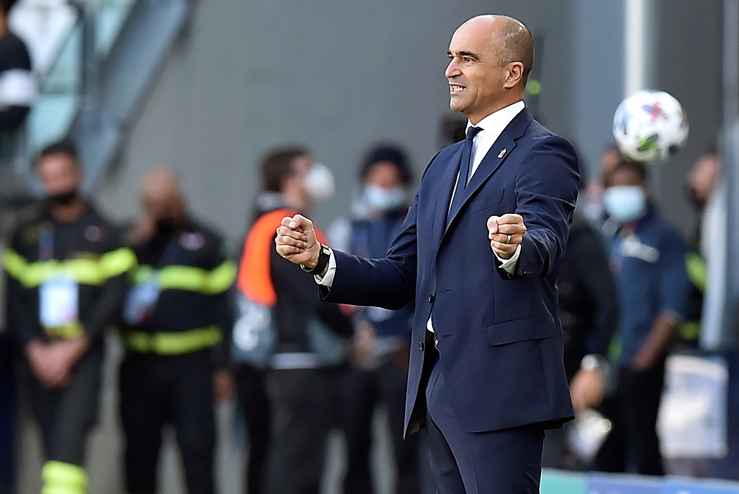El entrenador de Bélgica Roberto Martinez reaccionaen el duelo ante Italia por el tercer lugar de la Nations League. (Foto Prensa Libre: EFE)