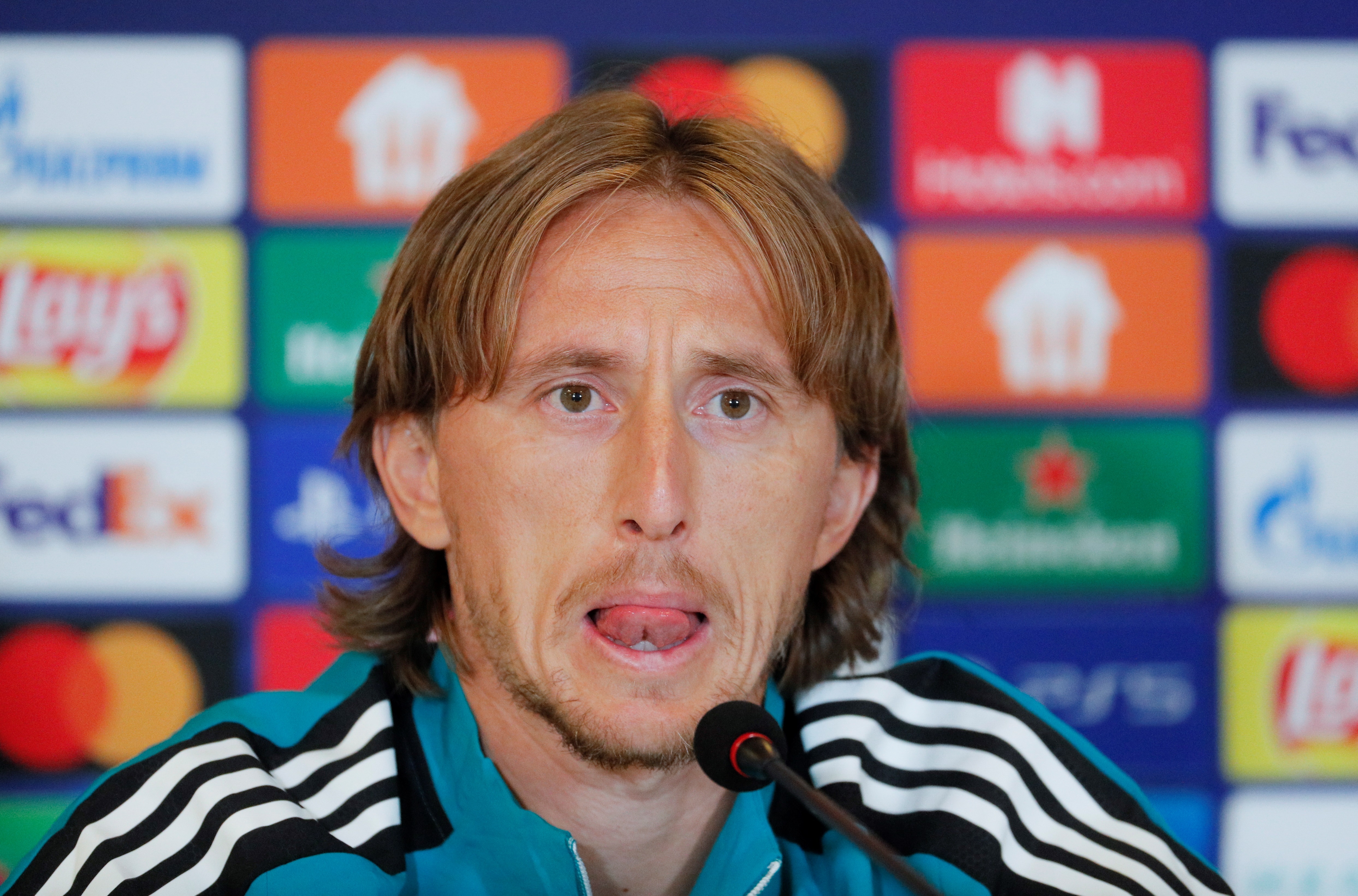 Kiev (Ukraine), 18/10/2021.- Real Madrid's Luka Modric attends a press conference in Kiev, Ukraine, 18 October 2021. Real Madrid will face Shakhtar Donetsk in their UEFA Champions League group D soccer match on 19 October 2021. (Liga de Campeones, Ucrania) EFE/EPA/SERGEY DOLZHENKO