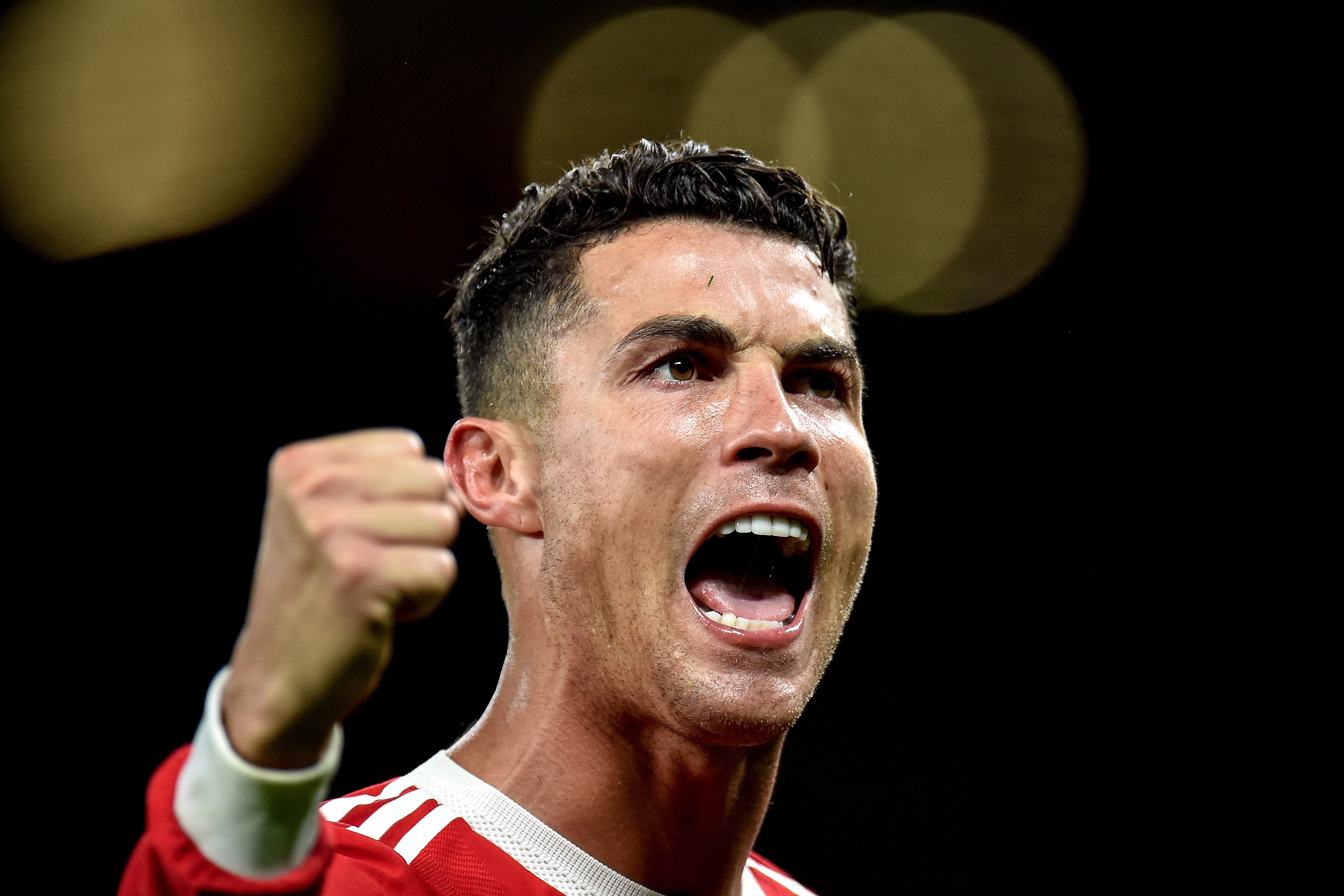 El jugador del Manchester United Cristiano Ronaldo después de marcarle el gol ganador al Atalanta BC en la Champions League. (Foto Prensa Libre: EFE)