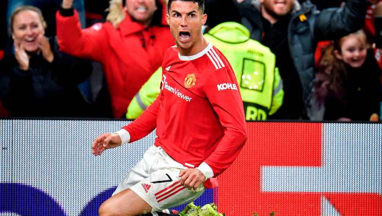 Cristiano Ronaldo fue determinante en el pasado juego de Champions League ante el Atalanta. Un gol suyo les dio la victoria. Ahora le corresponde jugar el clásico en la Premier League. (Foto Prensa Libre: EFE)