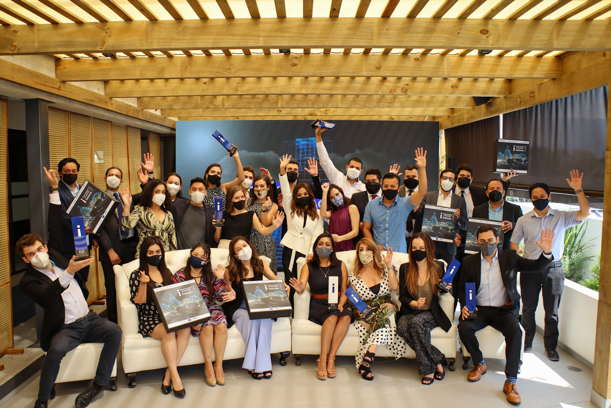 Los ganadores al Premio Nacional de Innovación 2021. (Foto Prensa Libre: Senacyt)