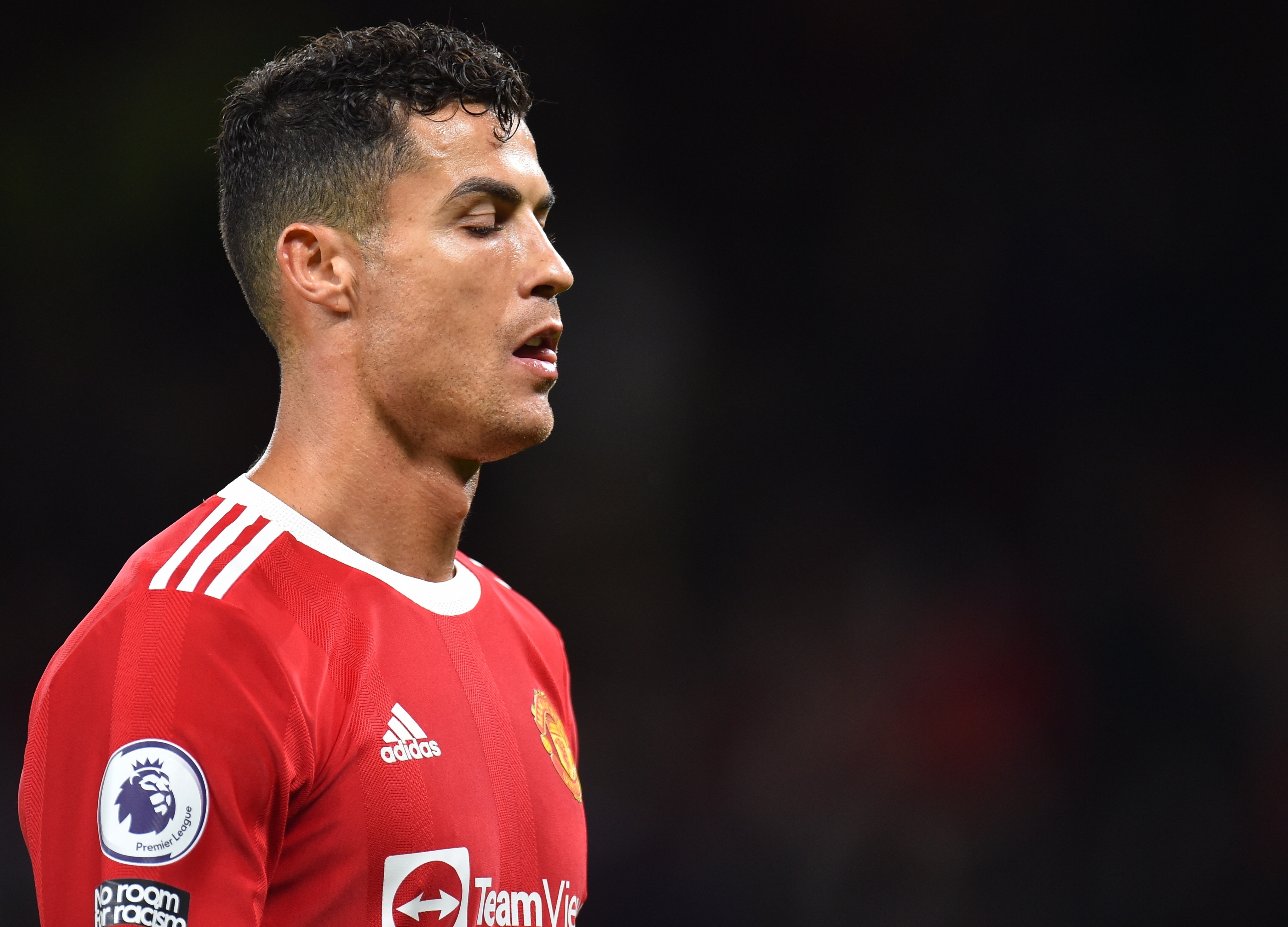 El jugador del Manchester United Cristiano Ronaldo reacciona después de perder con Liverpool FC en Old Trafford. (Foto Prensa Libre: EFE)