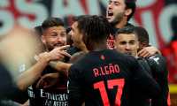Milan (Italy), 26/10/2021.- AC Milan's Olivier Giroud (L) jubilates with his teammates after scoring the 1-0 goal during the Italian serie A soccer match between AC Milan and Torino FC at Giuseppe Meazza stadium in Milan, Italy, 26 October 2021. (Italia) EFE/EPA/MATTEO BAZZI