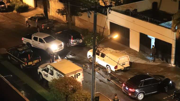 Escena del doble crimen en la zona 14 de la capital. (Foto Prensa Libre: Élmer Vargas)