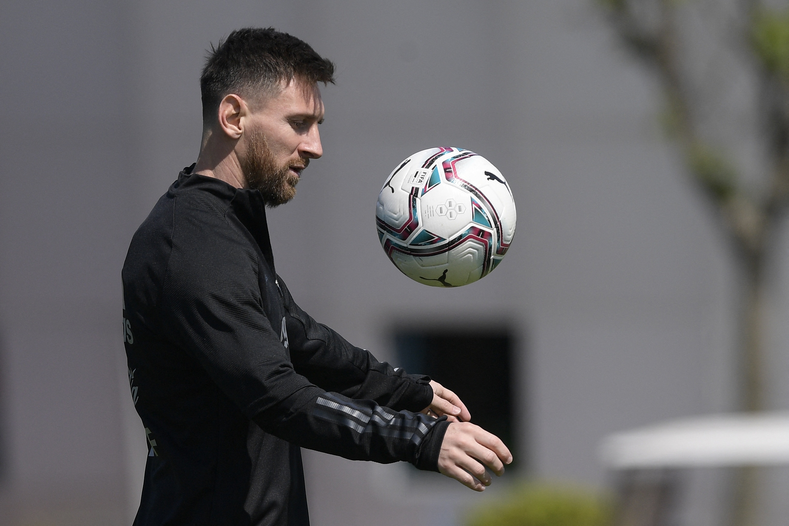 Lionel Messi durante la práctica de este miércoles con Argentina. (Foto Prensa Libre: AFP)