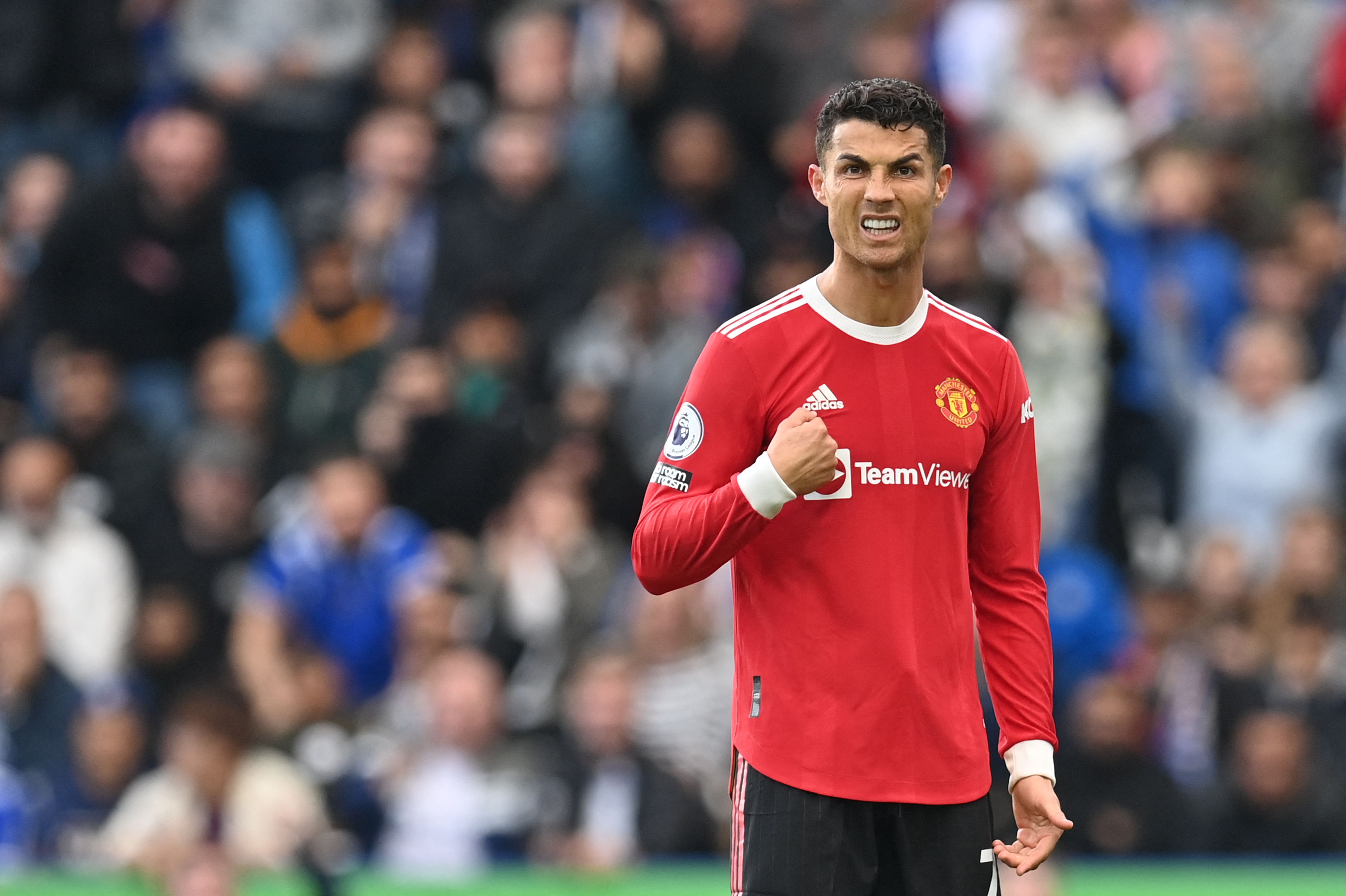 Cristiano Ronaldo reacciona durante el partido ante el  Leicester City en la Premier League y que perdieron por 4-2. Foto Prensa Libre: AFP.