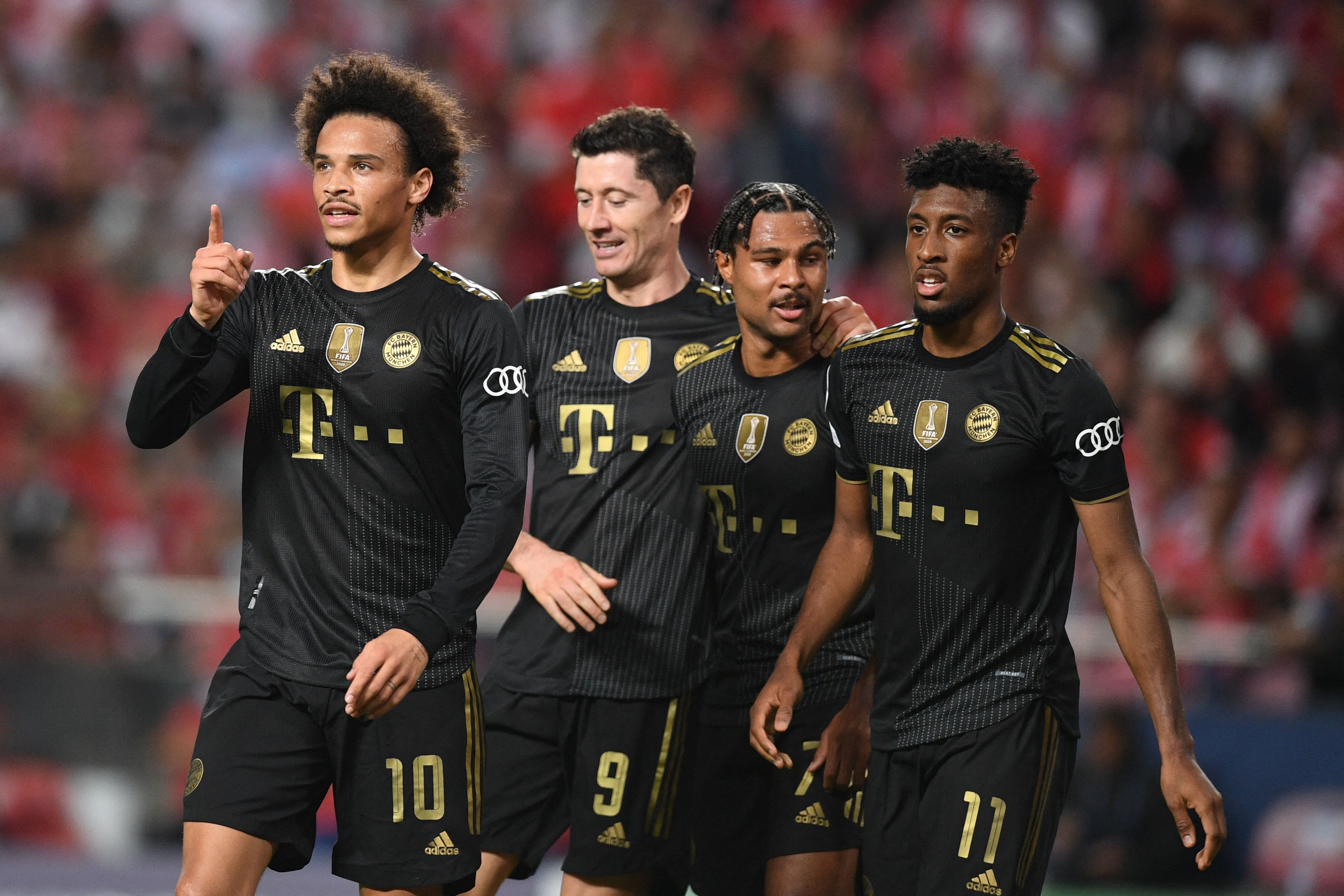 Los jugadores del Bayern festejan uno de los goles conseguidos por Sané en el triunfo del Bayern frente al Benfica. (Foto Prensa Libre: AFP).