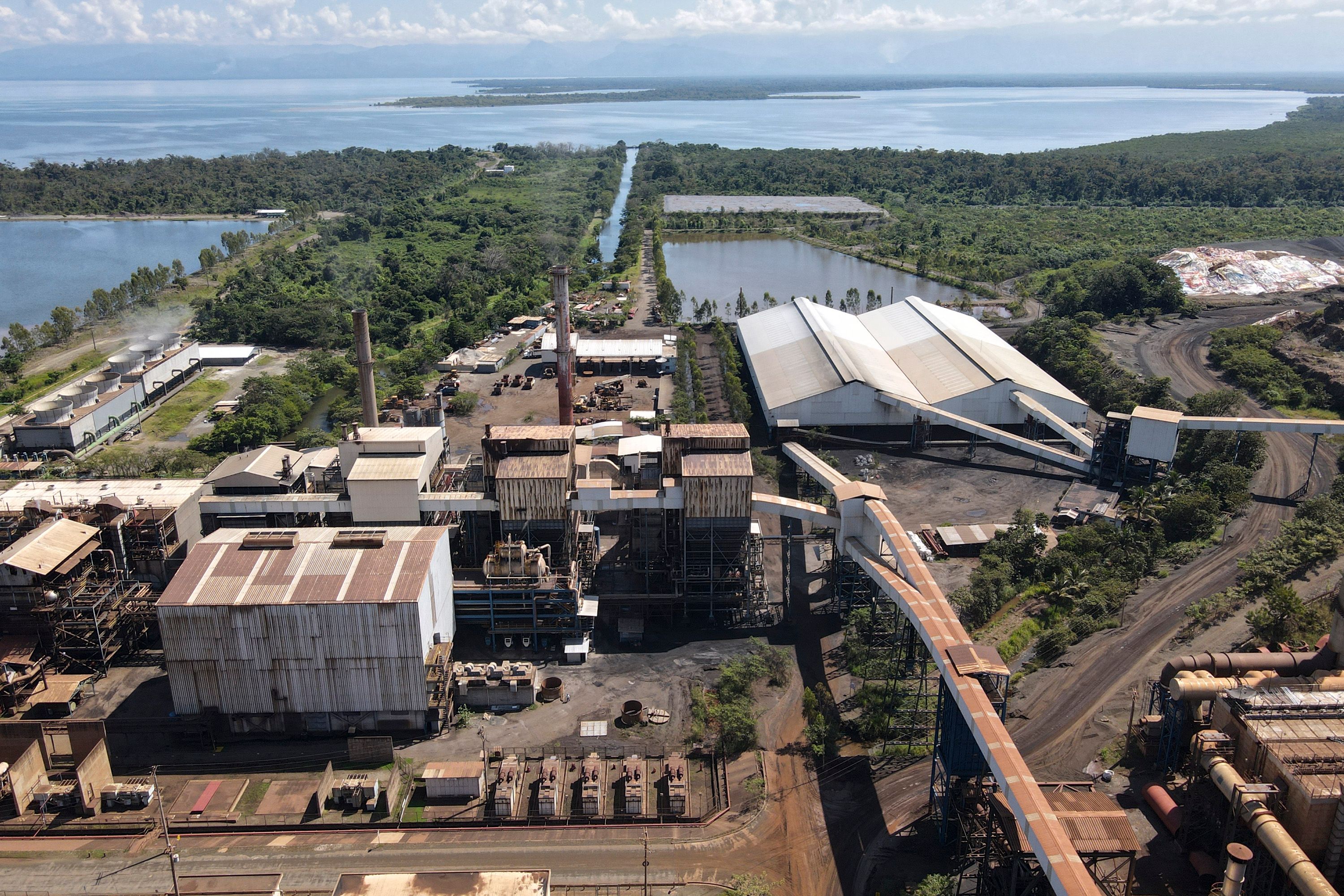 Vista aérea de la mina que trabaja la Compañía Guatemalteca de Niquel, subsidiaria de Swiss Solway Investment Group, en  El Estor, Izabal. (Foto Prensa Libre: AFP)