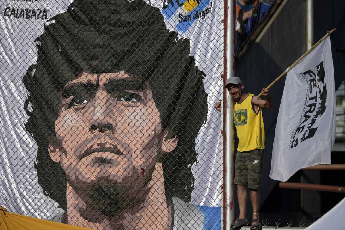 A 61 años del nacimiento de Maradona, Argentina homenajea al astro del futbol