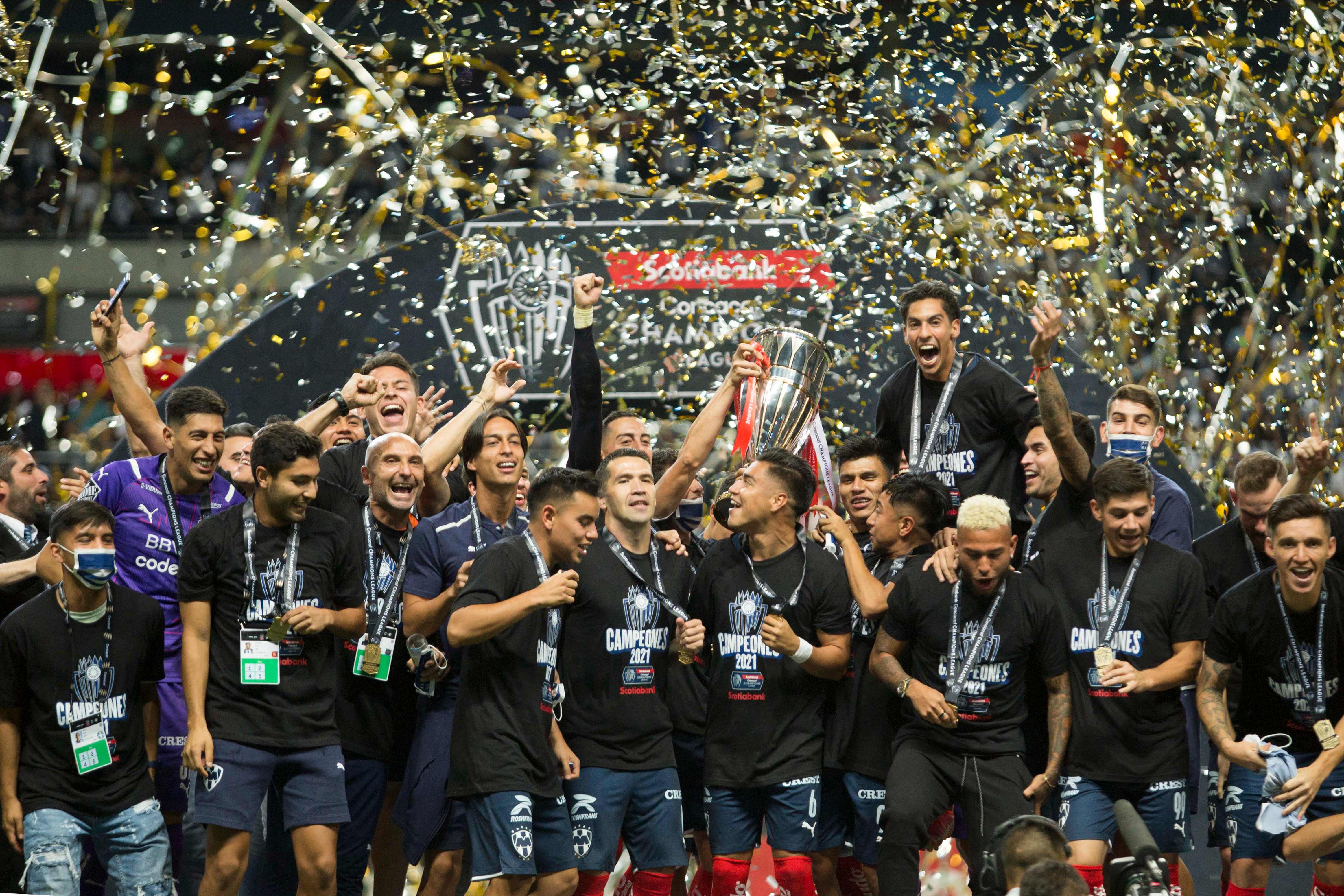 Los jugadores del Monterrey celebran después de haberle ganado al América la final de la Liga de Campeones de Concacaf. Foto Prensa Libre: AFP.