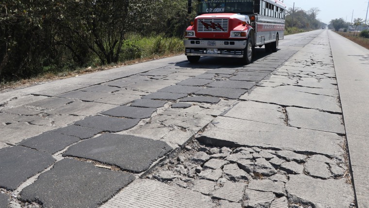 Expertos aseguran a que aunque el Micivi ha ido con un aumento paulatino en su presupuesto las carreteras no han sido prioridad.  (Foto, Prensa Libre; Hemeroteca PL). 