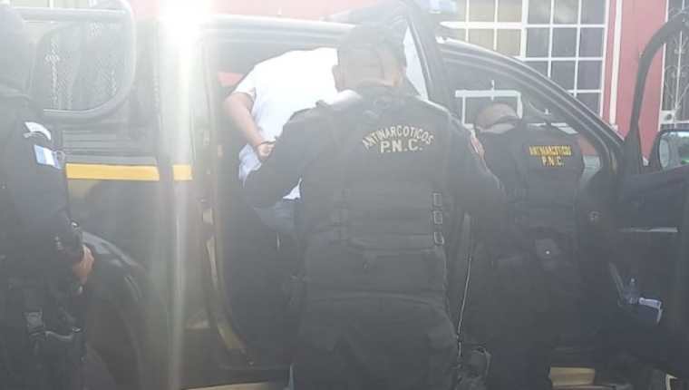 Autoridades capturan a integrantes de la estructura del narcotráfico denominada “Tono Jerez”. (Foto Prensa Libre: PNC) 