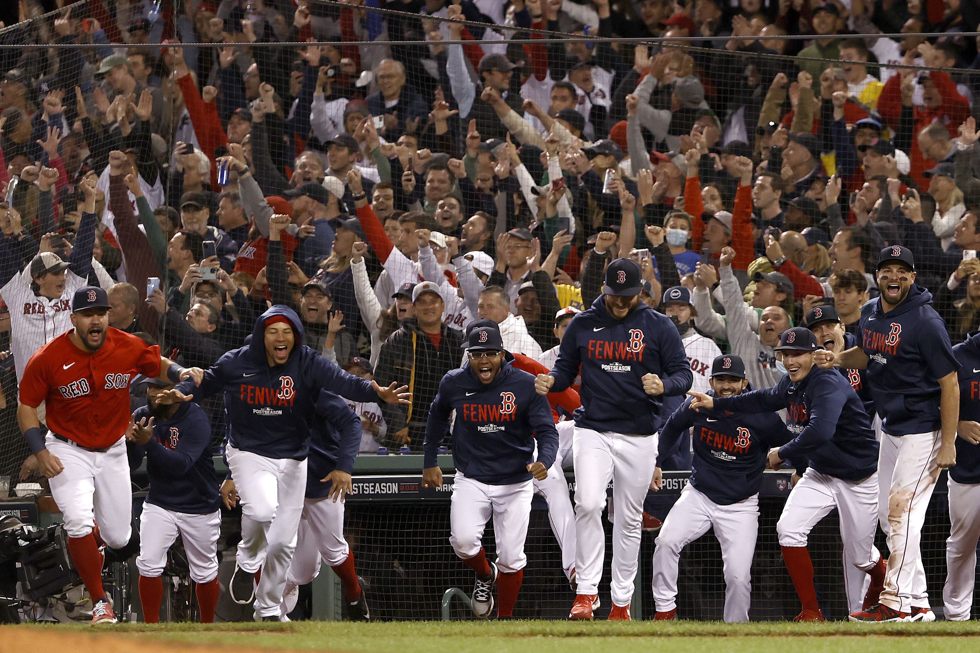 Así festejaron los jugadores de Boston el triunfo ante los Yankees. (Foto Prensa Libre: AFP) 