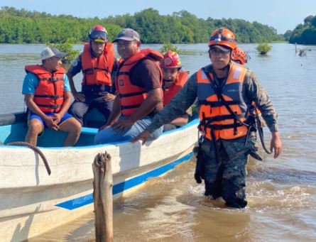 Continúa búsqueda de menor de 3 años que fue arrastrada por un río junto a su madre y hermana