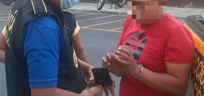 Rudy Amílcar López Pablo es capturado señalado de dañar monumentos durante manifestación. (Foto Prensa Libre: PNC) 