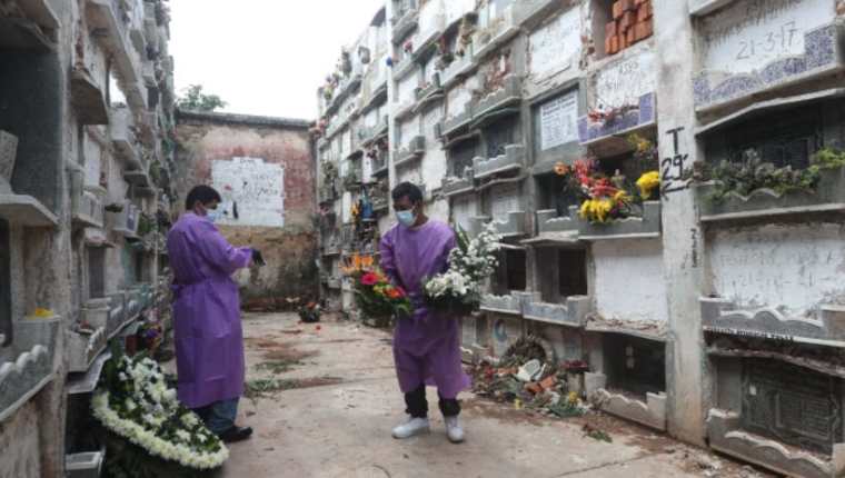 Los cementerio de Guatemala permanecerán cerrados este 31 de octubre y el 1 y 2 de noviembre 2021 por la pandemia. (Foto Prensa Libre: Érick Ávila)