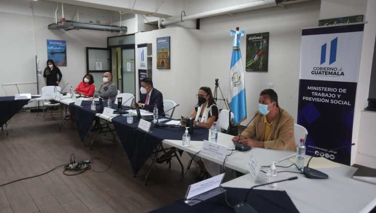 La Comisión Nacional del Salario (CNS) se reunió el viernes 1 de octubre, pero no pudo entrar a conocer los informes de dos  comisiones paritarias y aún están en espera del  informe de la tercera. (Foto, Prensa Libre: Juan Diego González).