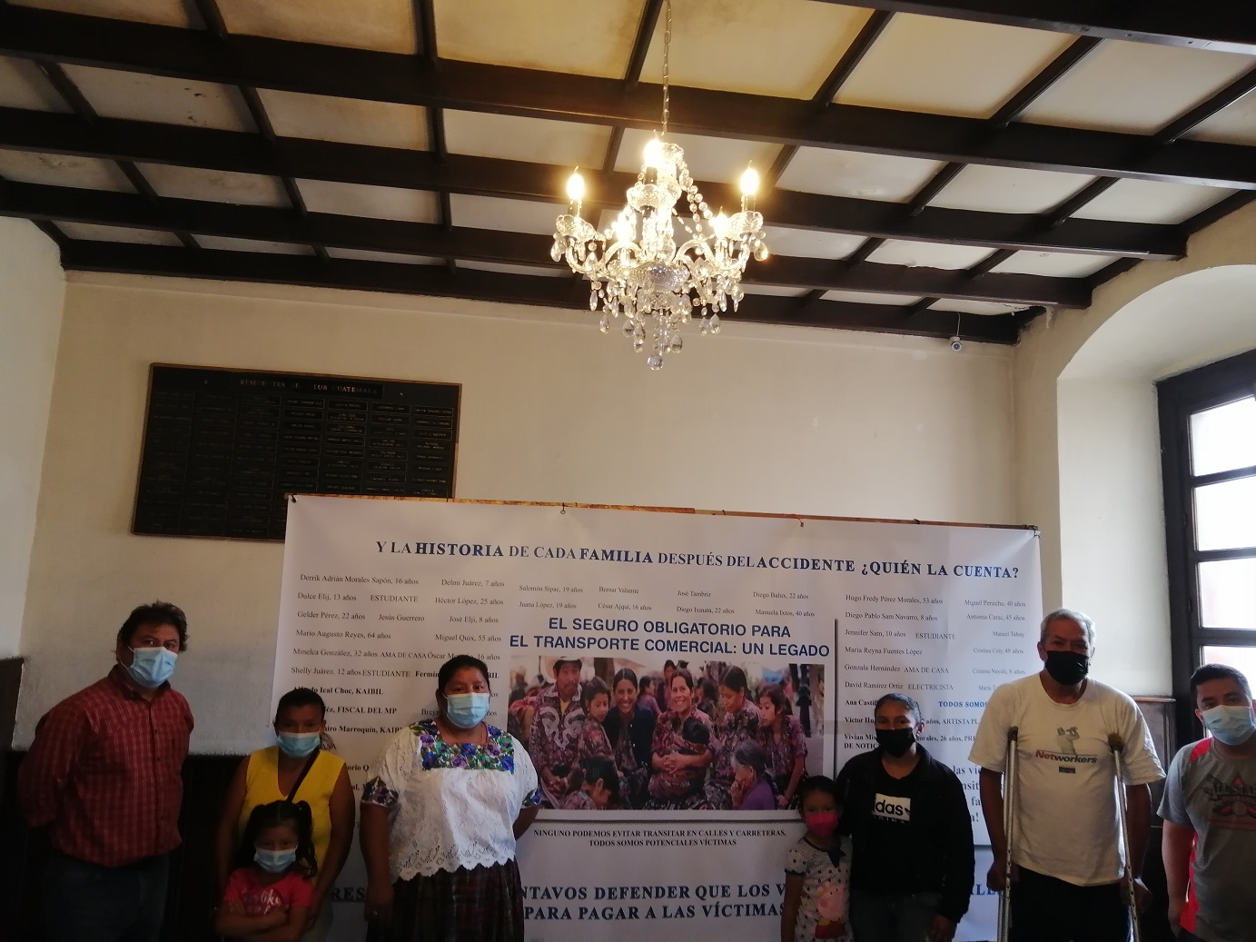 Los integrantes de la Unidad Nacional por las Víctimas de Tránsito César Bol, Evelyn Hernández, Ofelia Ba Mo, Silvia de García, Santos Adolfo Navas y Gamaliel Hernández (Foto Prensa Libre: Cortesía) 