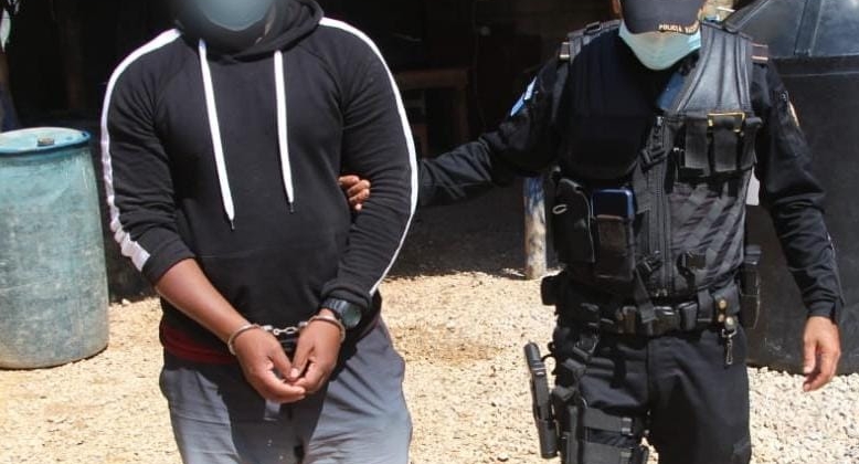 Darwin Oliva fue aprehendido durante un operativo de la PNC en Las Cruces, Petén. (Foto Prensa Libre: PNC)