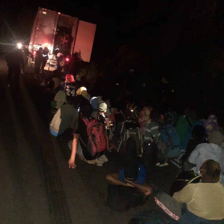 Los gritos de auxilio alertaron a las autoridades, 126 migrantes estaban dentro de un contenedor