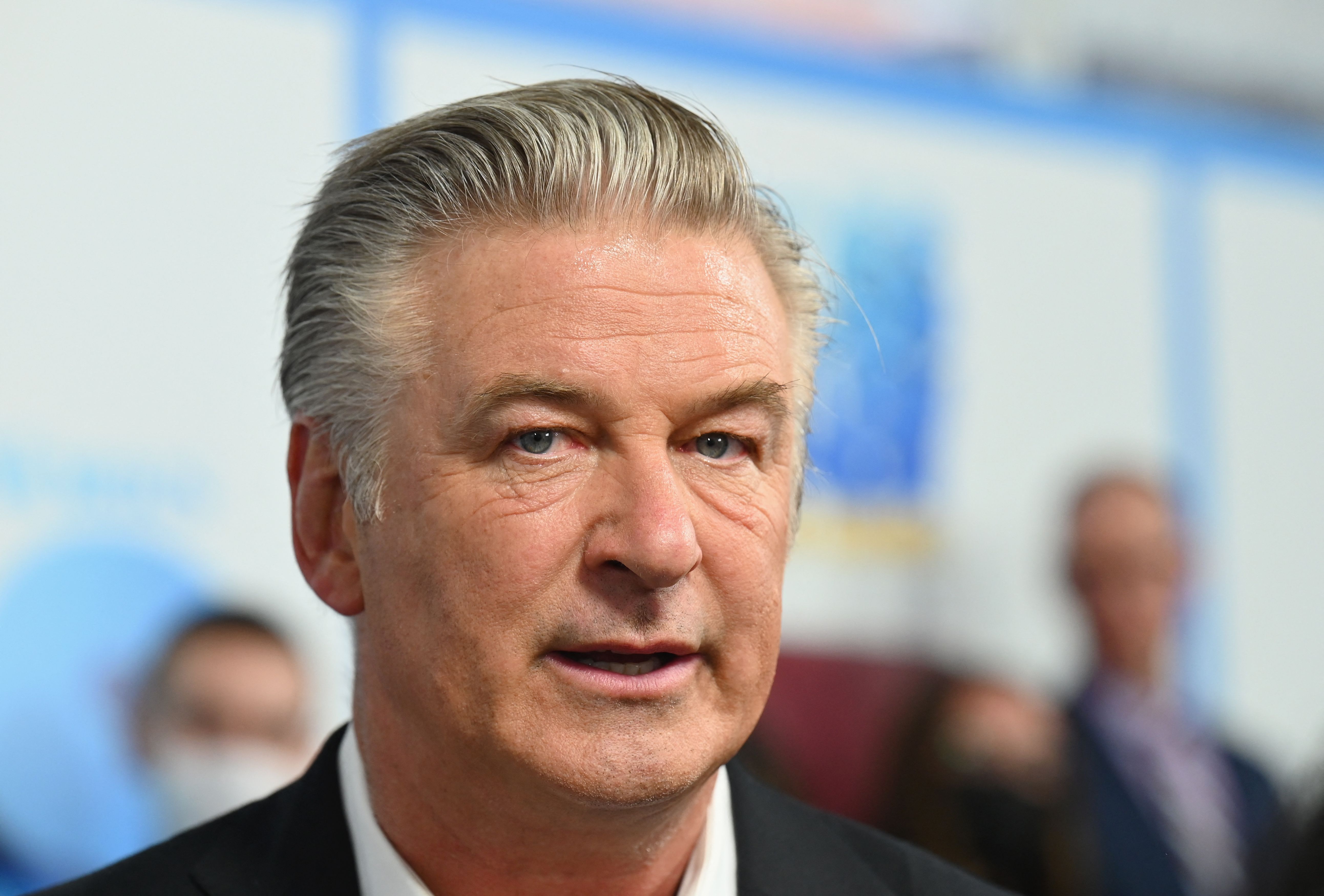 Alec Baldwin: el actor podría liberarse de los cargos por la muerte de Halyna Hutchins durante la grabación de “Rust”
