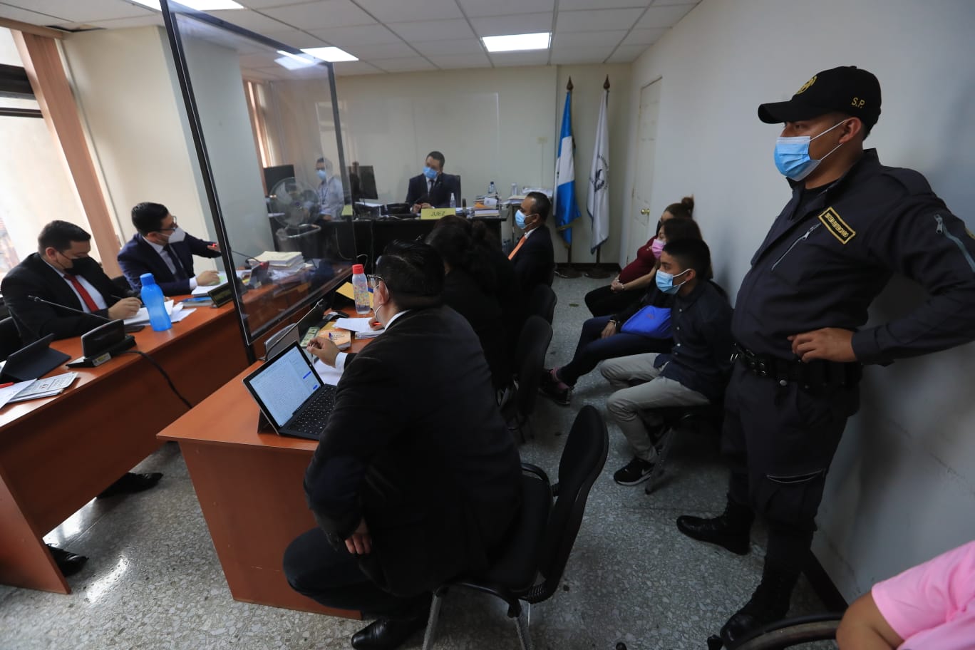 La audiencia de primera declaración en el caso de la muerte Blanca Ramírez y Angie Caseros se llevó a cabo en el Juzgado Sexto Penal. (Foto Prensa Libre: Byron García)
